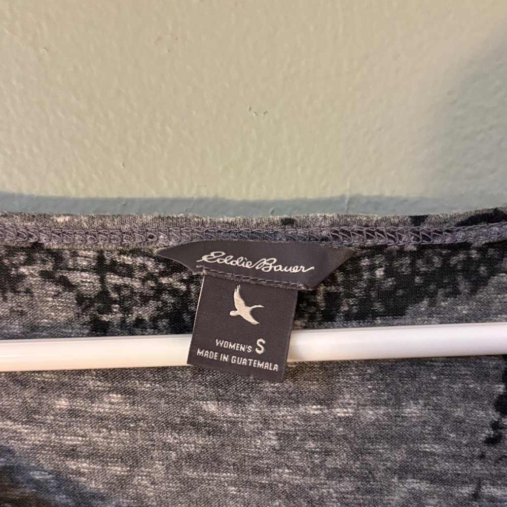 Eddie Bauer Gray and Black Leaf Forest Graphic Women's Shirt Size Small - Picture 2 of 6